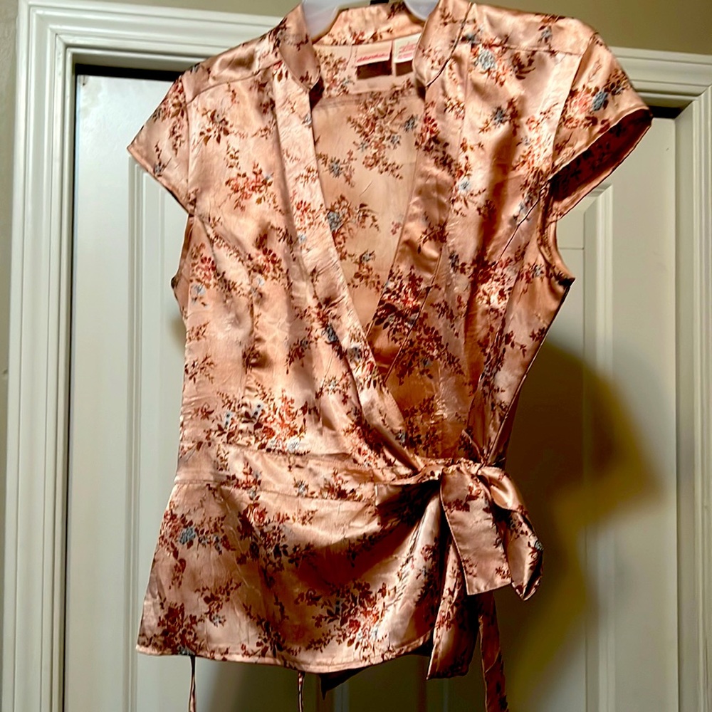 Xhiliration pink satin Asian floral silk blouse